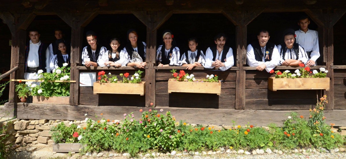 Grupul de Muzică Tradițională „JUNII”, o epopee a cântecului popular autentic
