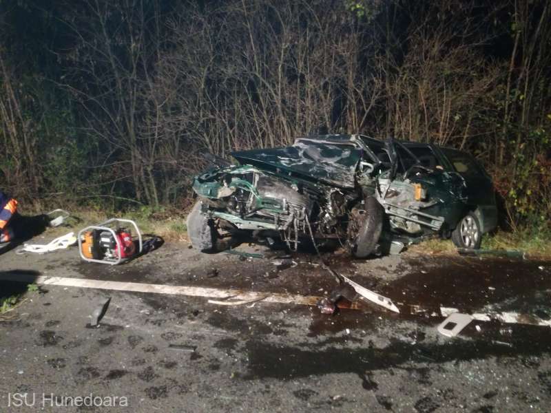 Un sibian băut a provocat un accident grav, cu cinci răniți, în Hunedoara
