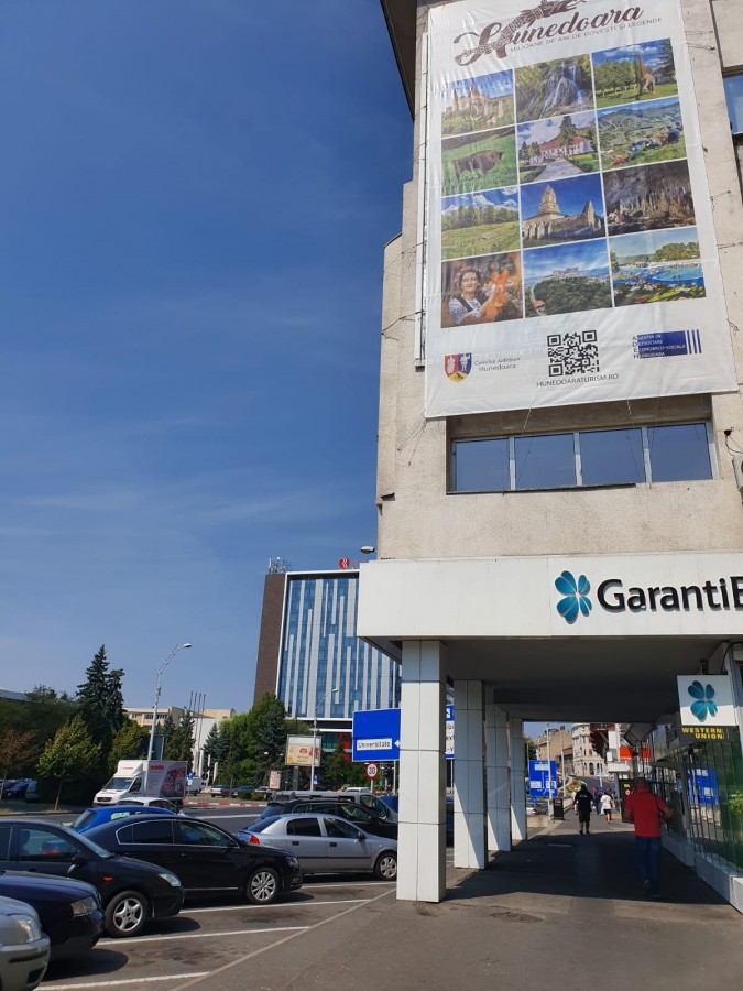 CJ Hunedoara își face reclamă în inima Sibiului și încearcă să ne ”fure” turiștii