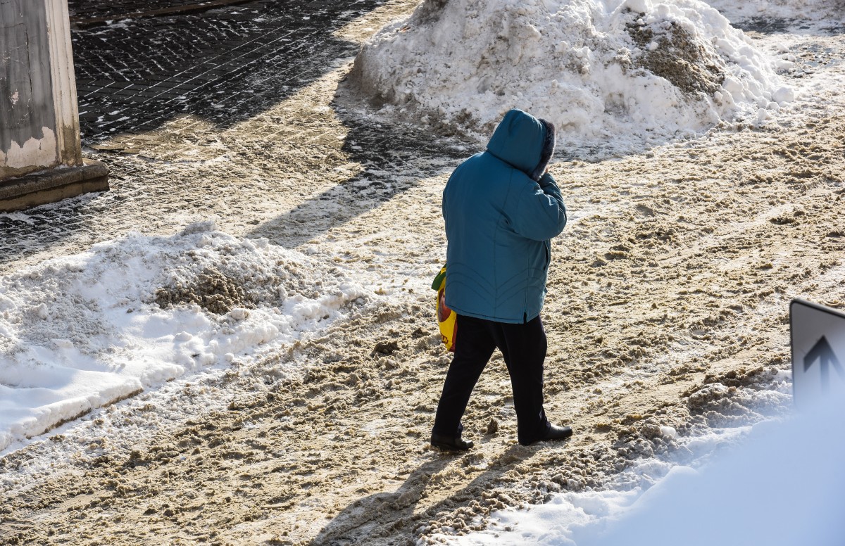 Aproape 50 de sibieni au ajuns la urgențe, după ce au căzut pe gheață