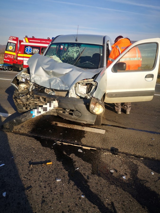Accident cu trei victime, pe DN7, după ce o șoferiță a făcut un viraj fără să se asigure