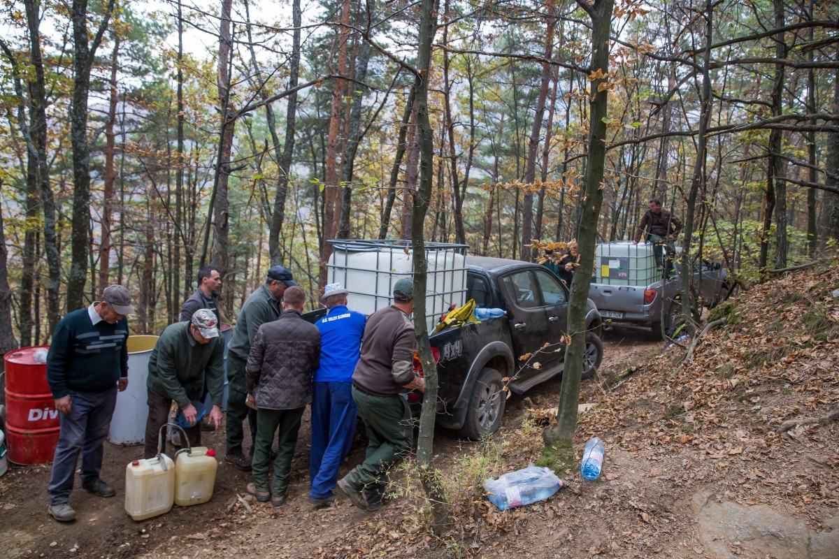 Pompierii sibieni le mulțumesc voluntarilor pentru implicarea în stingerea incendiului de la Măgura