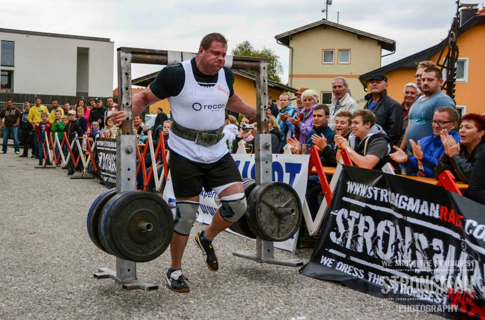 Cum să ajungi cel mai puternic om din lume: la 10 ani lupta în ring, la 15 ridica 200 kg şi la 26 devenea campion mondial. Martin Wildauer revine la Sibiu