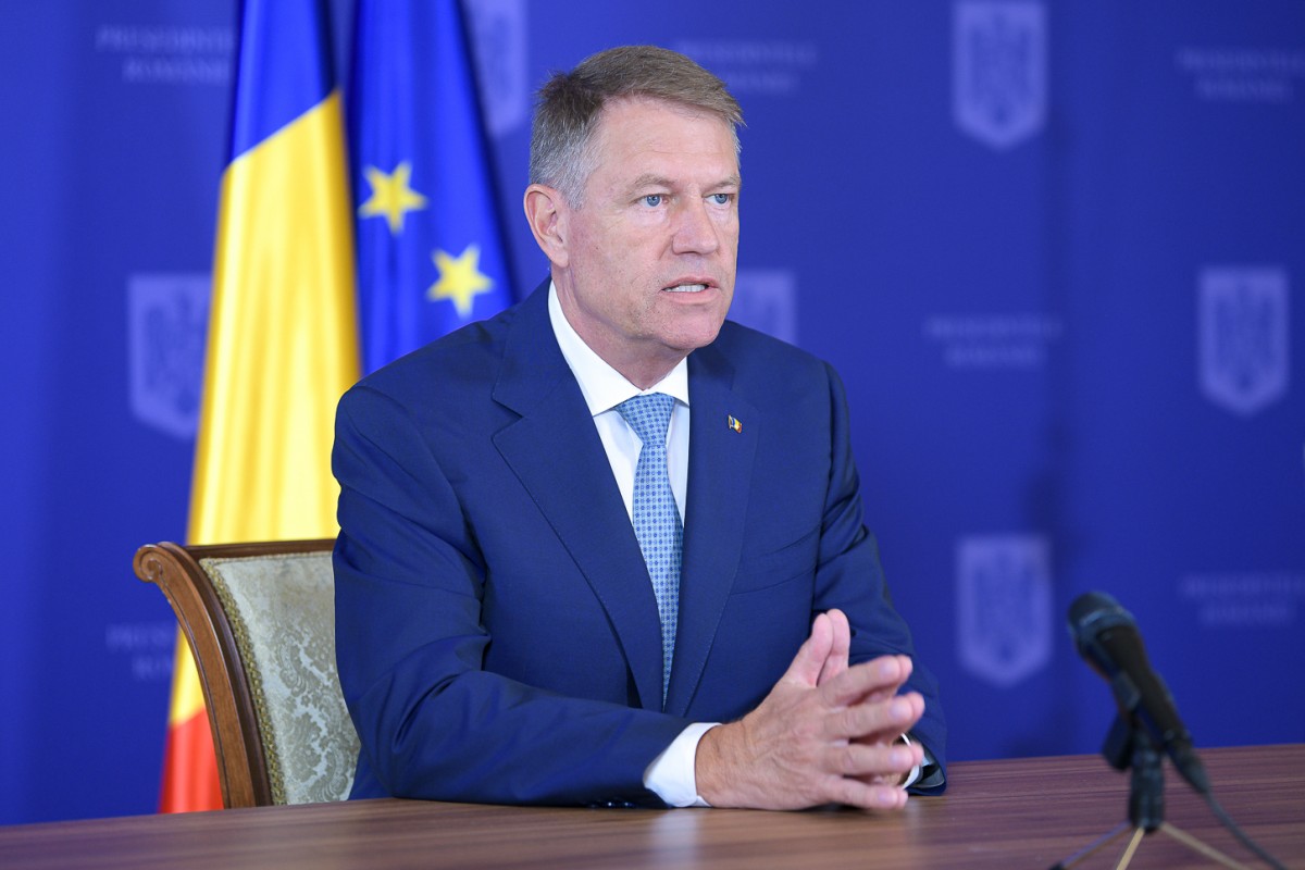 Iohannis: Suntem încă pe un trend ascendent al epidemiei de coronavirus. Măsurile de distanţare socială şi de igienă trebuie respectate 