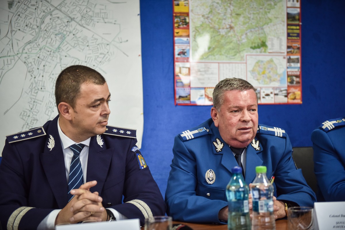 Jandarmii sibieni au armă, dar n-au tranchilizante, anunță col. Dogaru