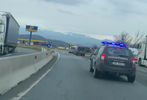 VIDEO-Cum sunt escortați de polițiștii și jandarmii sibieni românii întorși în țară