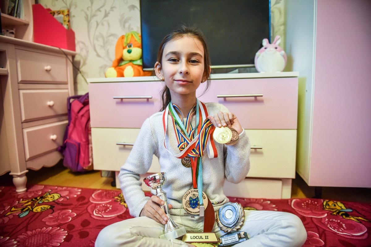 Larisa, fata cu voce de aur - din 24 de ore, 10 cântă