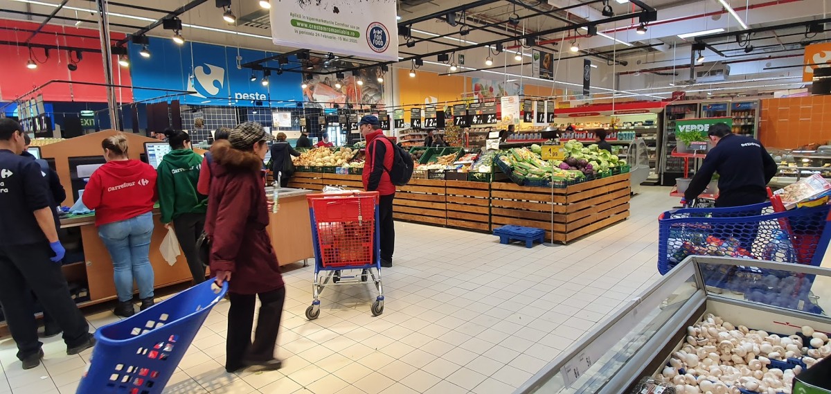 ANPC: Supermarketurile au stocuri de alimente de bază și de produse dezinfectante, deși cererea este mare