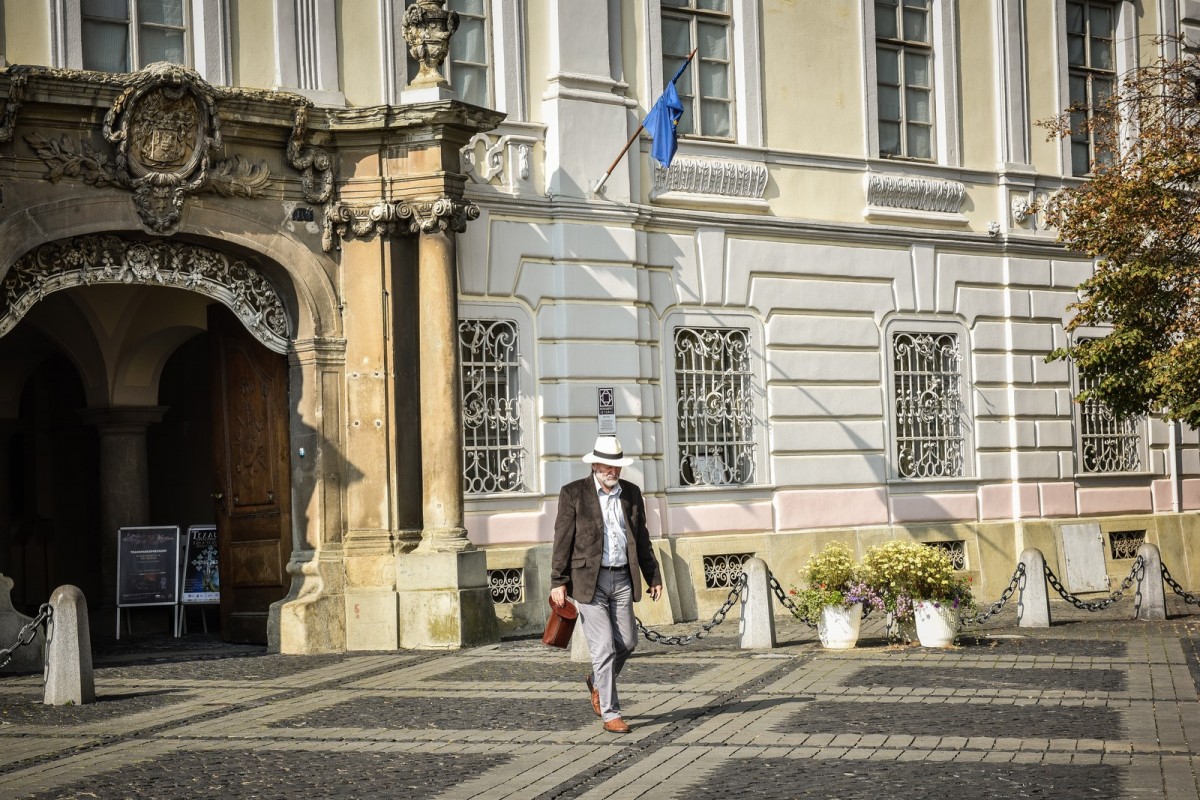 Muzeul Viu: Sibienii pot dona „orice fel de obiecte din perioada comunistă” muzeului Brukenthal