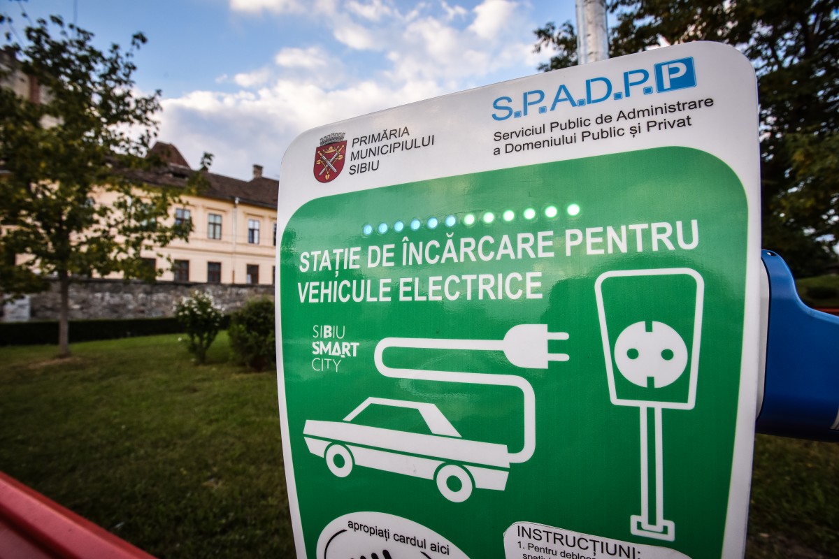 Achiziţionarea de automobile electrice ar putea fi permisă prin programul Prima Maşină pentru cei care deţin deja autovehicule