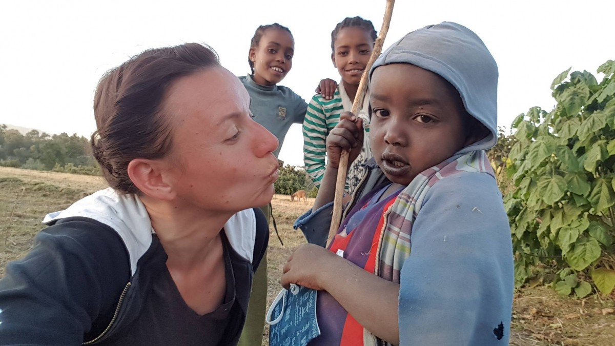 Sibiancă voluntară în Etiopia. „Nu o să uit sentimentul de disperare, de a te implora să îi alegi, să îi vadă medicul”