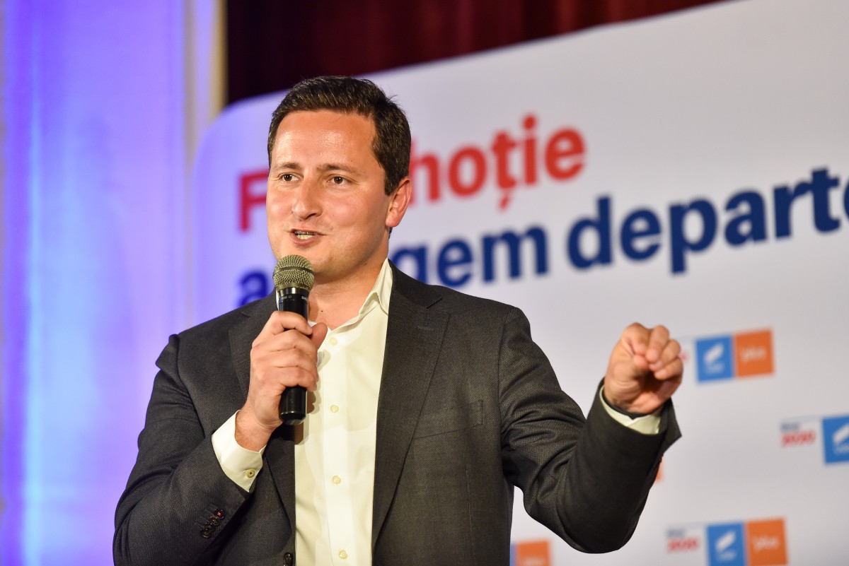 Europarlamentarul USR PLUS Nicolae Ştefănuţă îşi deschide birou la Sibiu