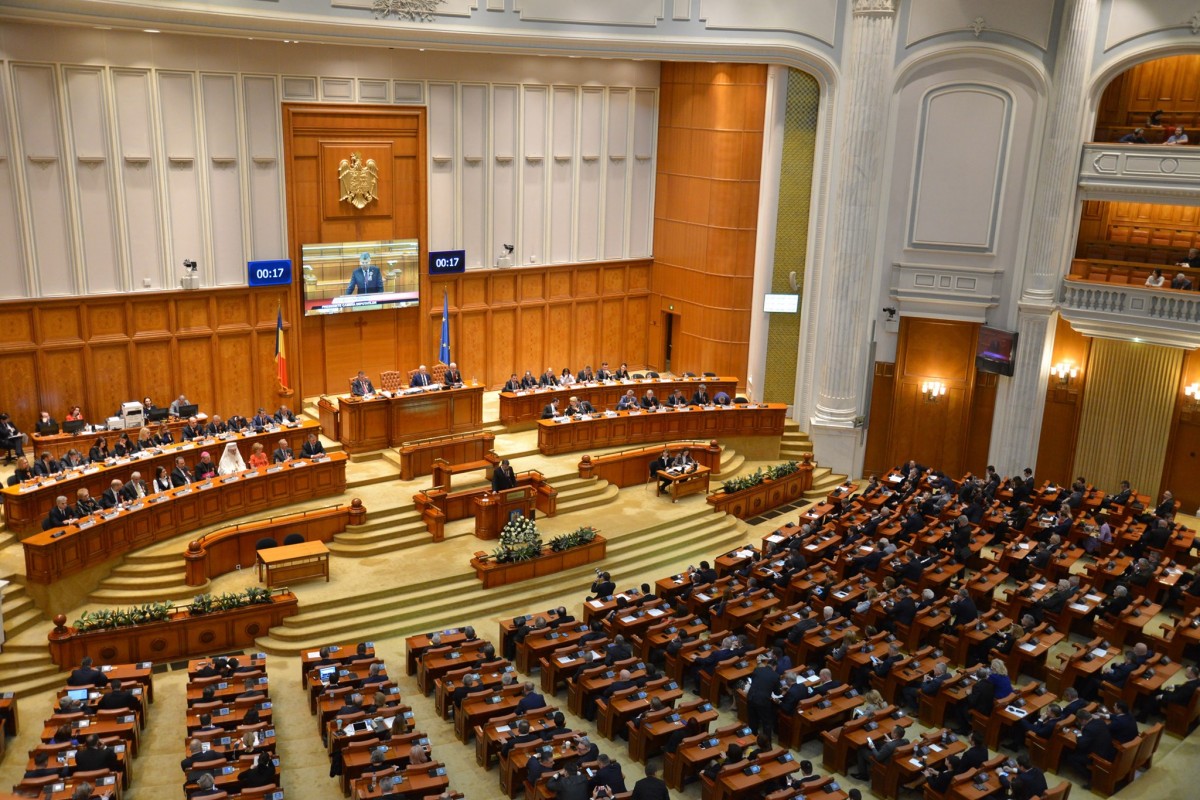 Proiectul zile libere pentru părinţi, când şcolile se închid, adoptat în Parlament