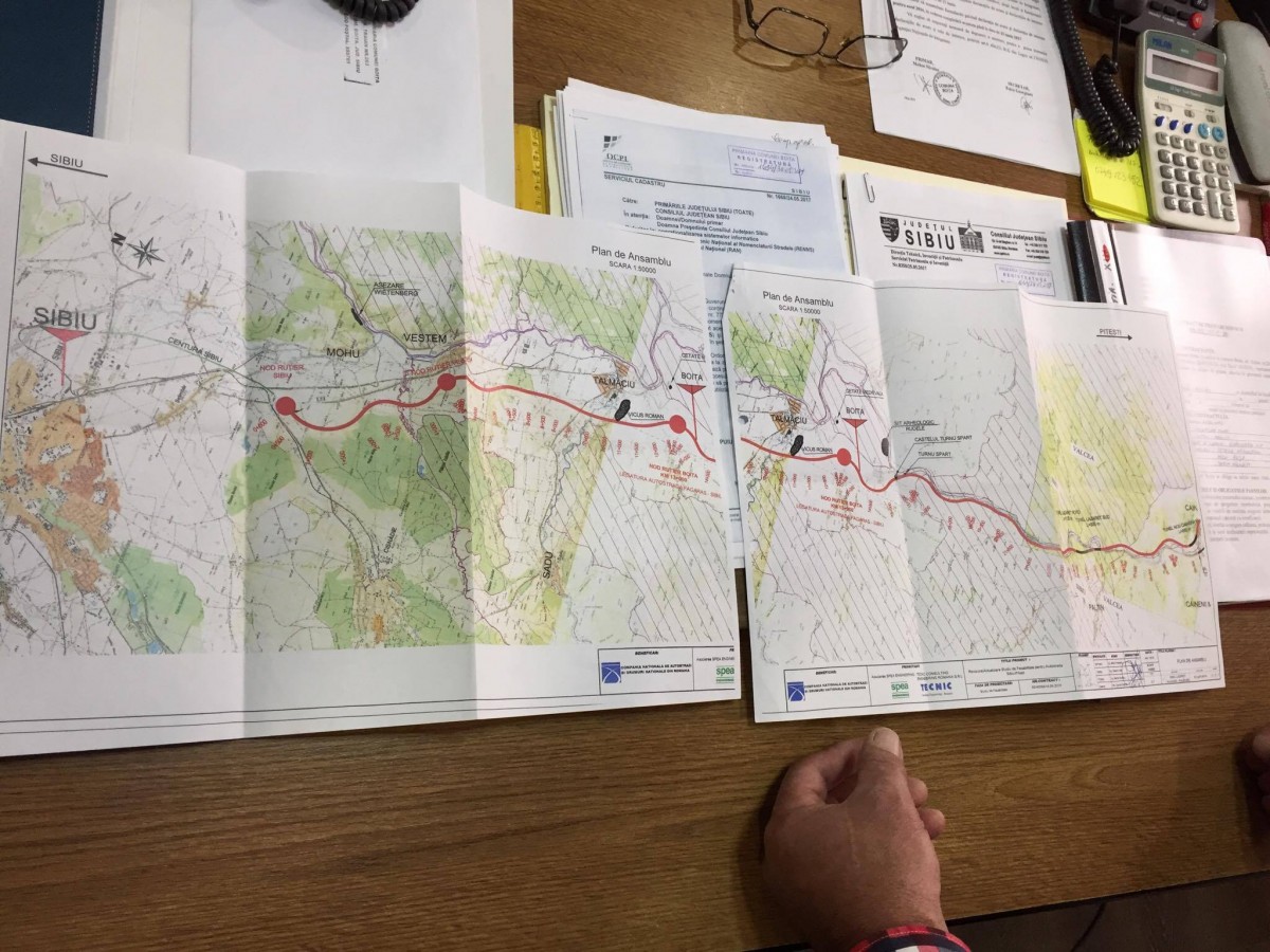 Autostrada Sibiu-Pitești: 77 de case vor fi demolate, opt noduri rutiere, nouă tuneluri, 71 de poduri