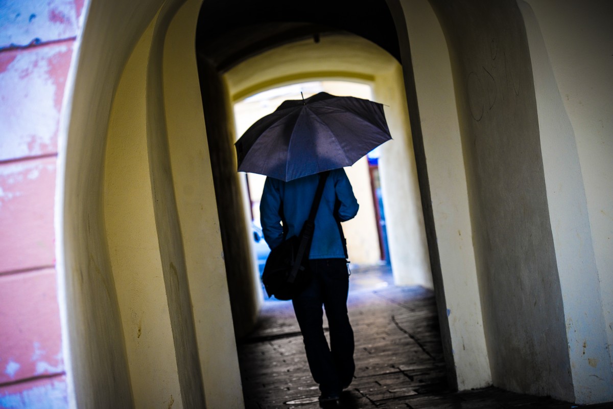 ANM: informare de averse, descărcări electrice și vijelii, până joi seara