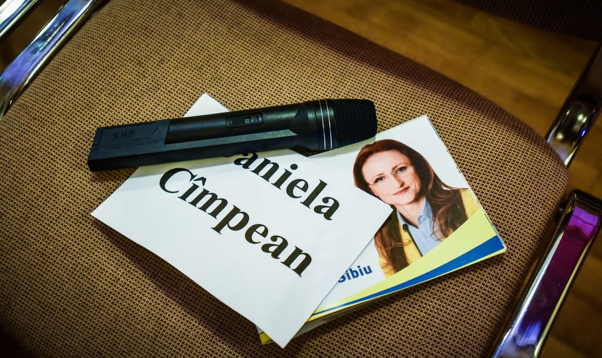 Microfonie și strategie. Daniela Cîmpean (PNL) și-a lansat candidatura pentru președinția Consiliului Județean