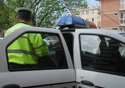 Șofer beat, prins de polițiști la volan