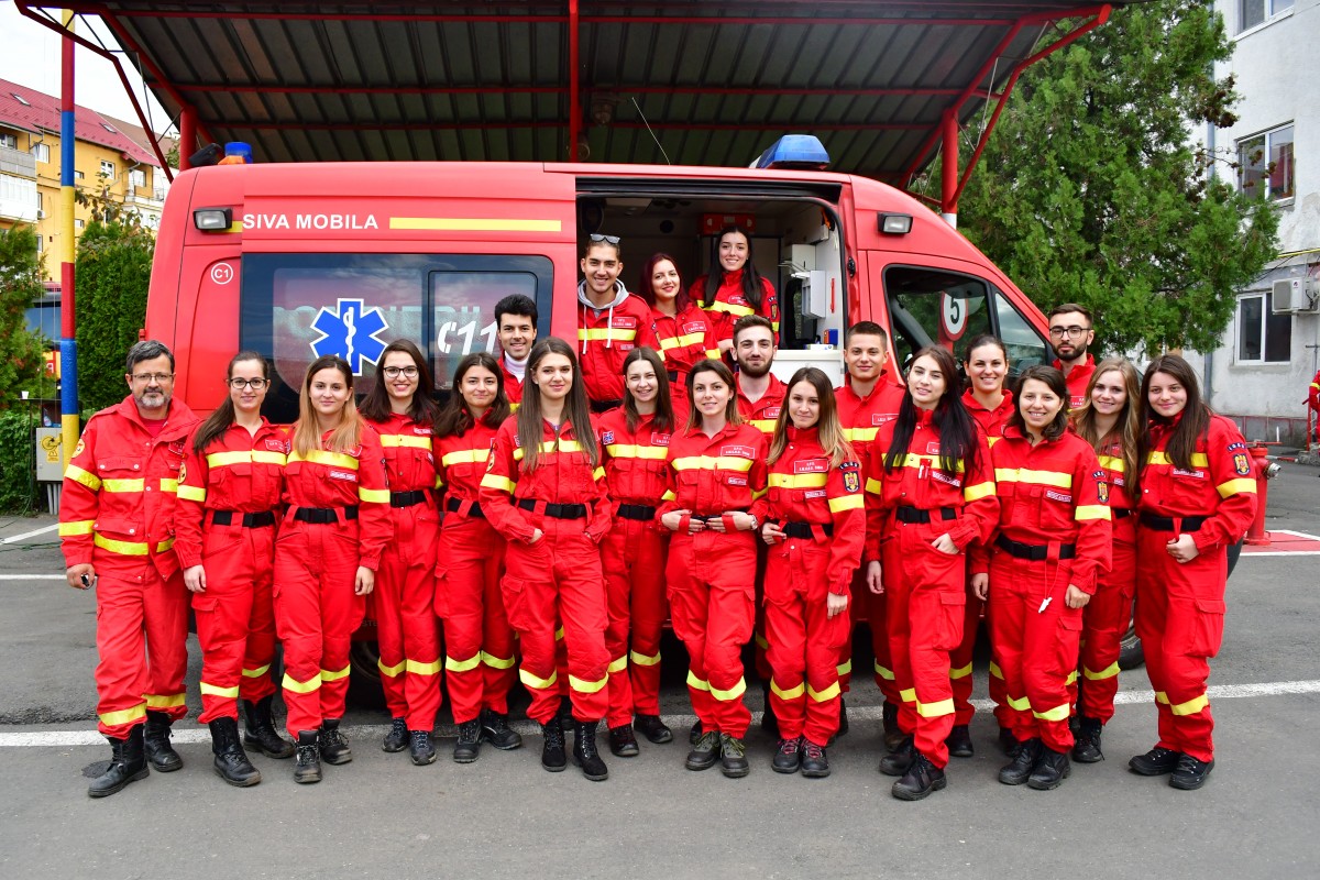 15 tineri studenți la medicină sunt voluntari în linia I. Pandemia de COVID-19 i-a ajutat să conștientizeze meseria pe care și-au ales-o