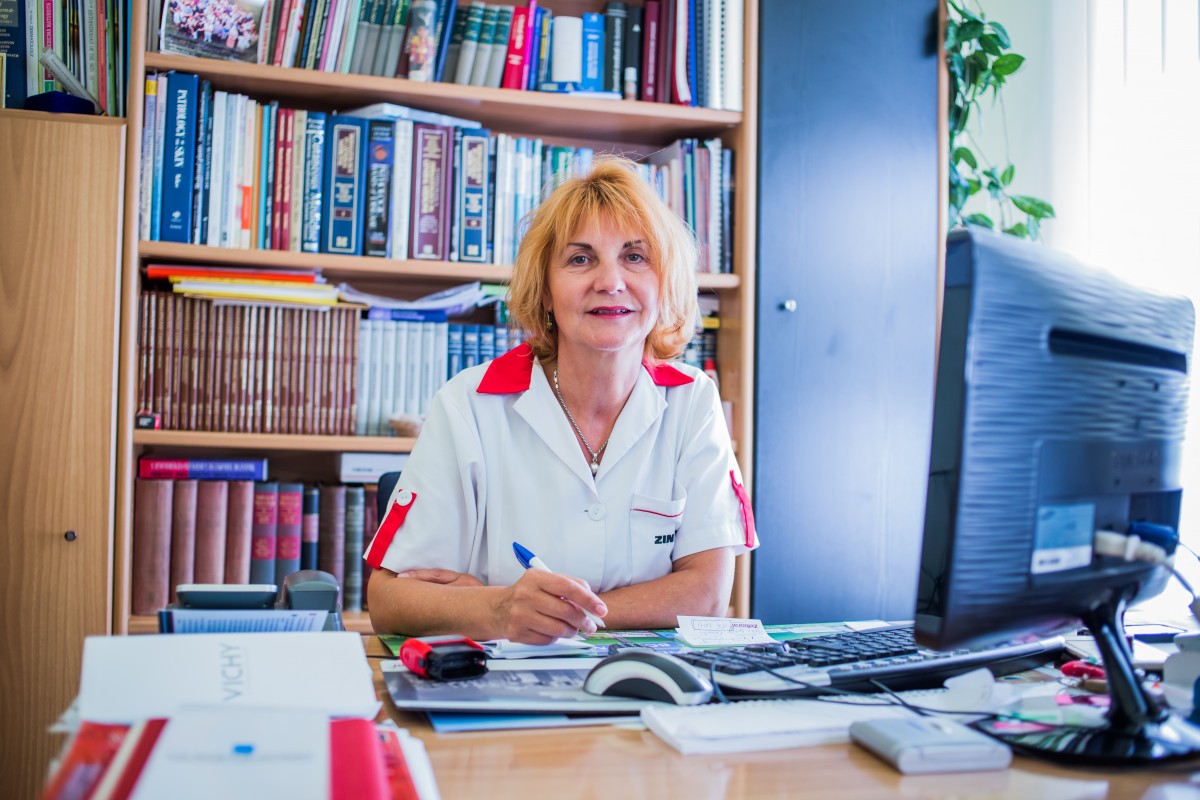 Interviu cu dr. Maria Rotaru, dermatolog: „Arsurile solare repetate şi intense cresc riscul apariţiei cancerelor de piele”