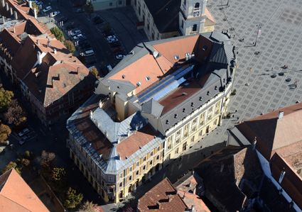 Distanțarea socială în birourile Primăriei: concedii cu copii, telemuncă, dar și concedii medicale și de odihnă