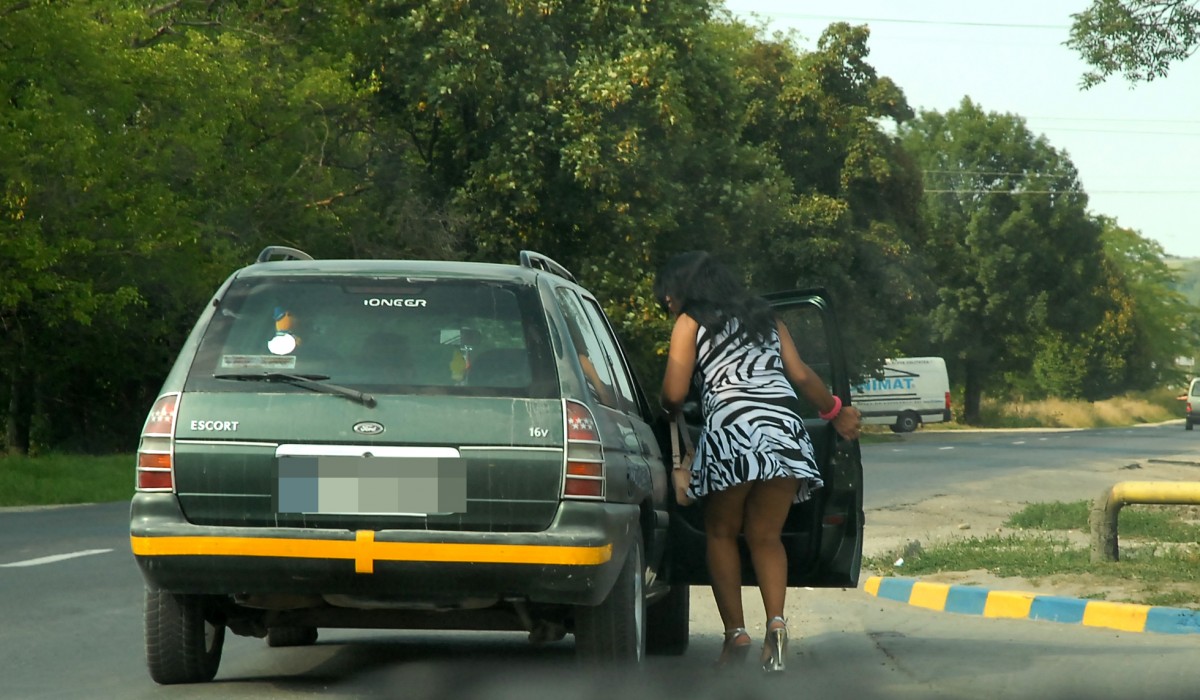 Actualizare. Tânărul de 21 de ani bănuit că o punea pe o minoră să se prostitueze este în arest preventiv