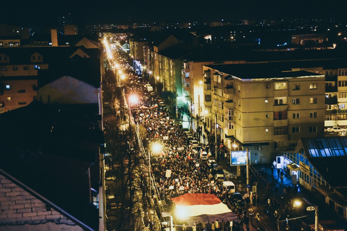 FOTO - VIDEO  Record: Peste 40.000 de sibieni au protestat. 