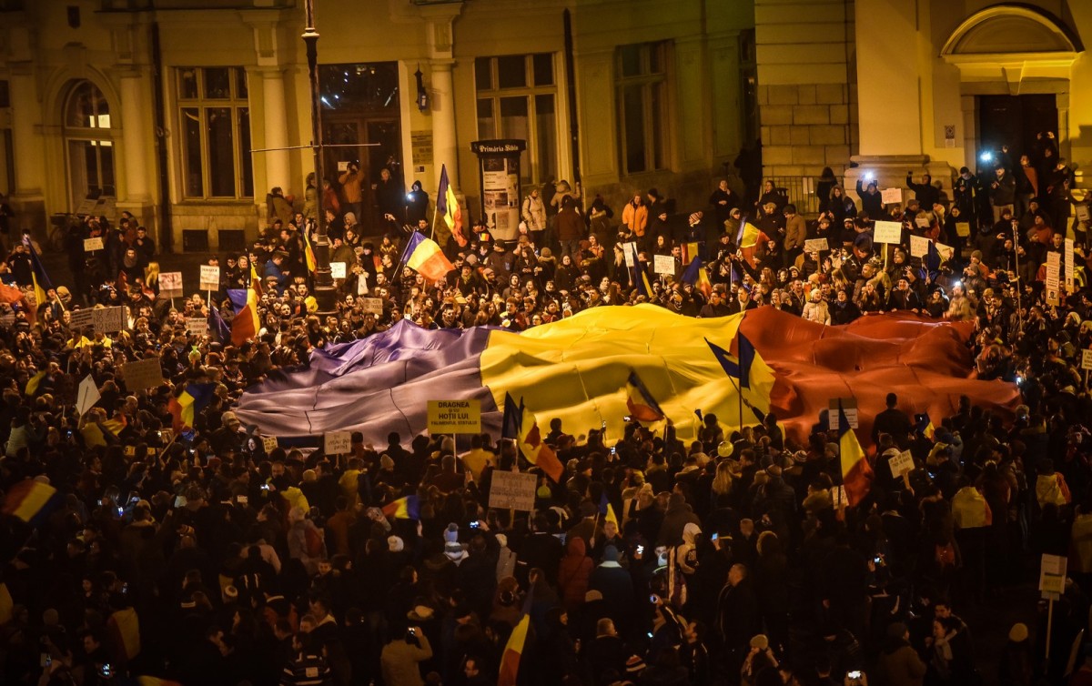 FOTO - VIDEO Sibienii au obținut o victorie, Guvernul retrage OUG 13. Războiul continuă
