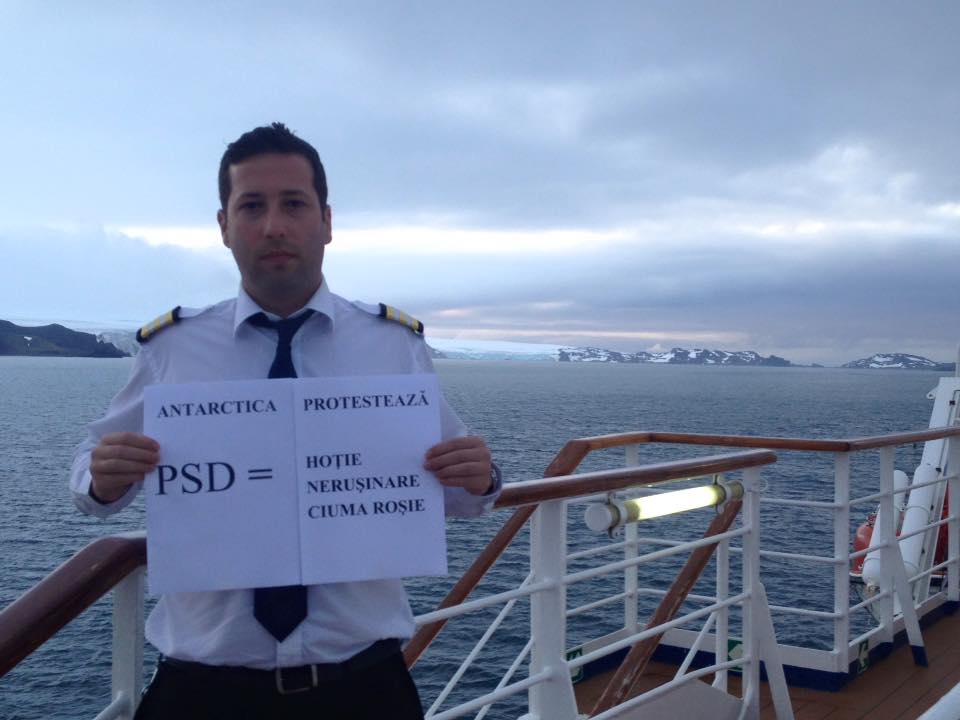 Protest anti PSD până și în Antarctica