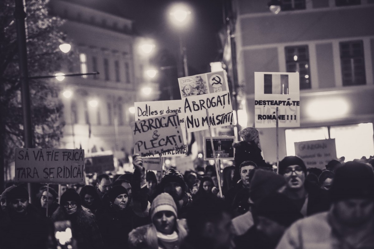 Top mesaje la proteste. Creativi în stradă
