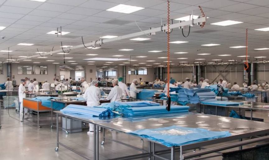 ACTUALIZARE Alertă Covid-19. Aproape 300 de angajați ai unei fabrici, trimiși în carantină, alături de familiile lor