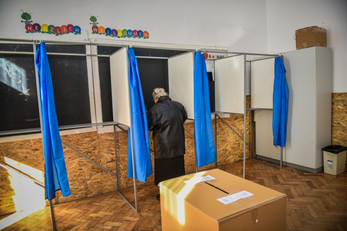 Două luni înainte de campania pentru europarlamentare. Un singur concurent știe candidații