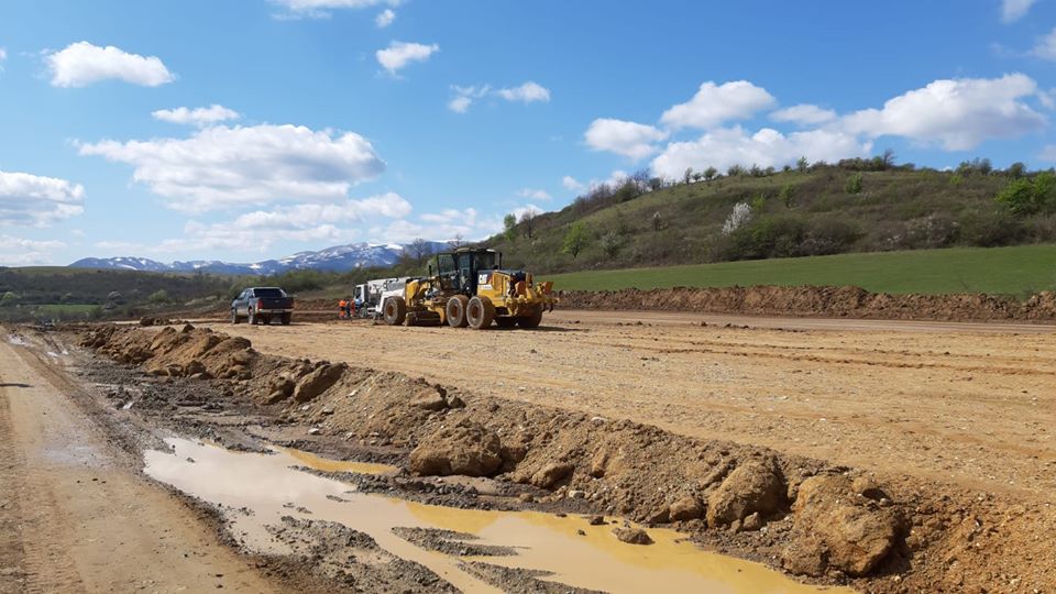 CNAIR a semnat contractul pentru încă 30 de km din autostrada Sibiu-Pitești