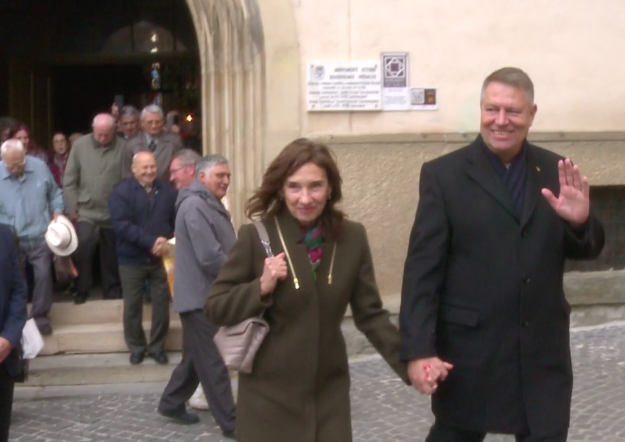 VIDEO Klaus Iohannis a fost la slujba de comemorare a lui Corneliu Coposu, la Sibiu