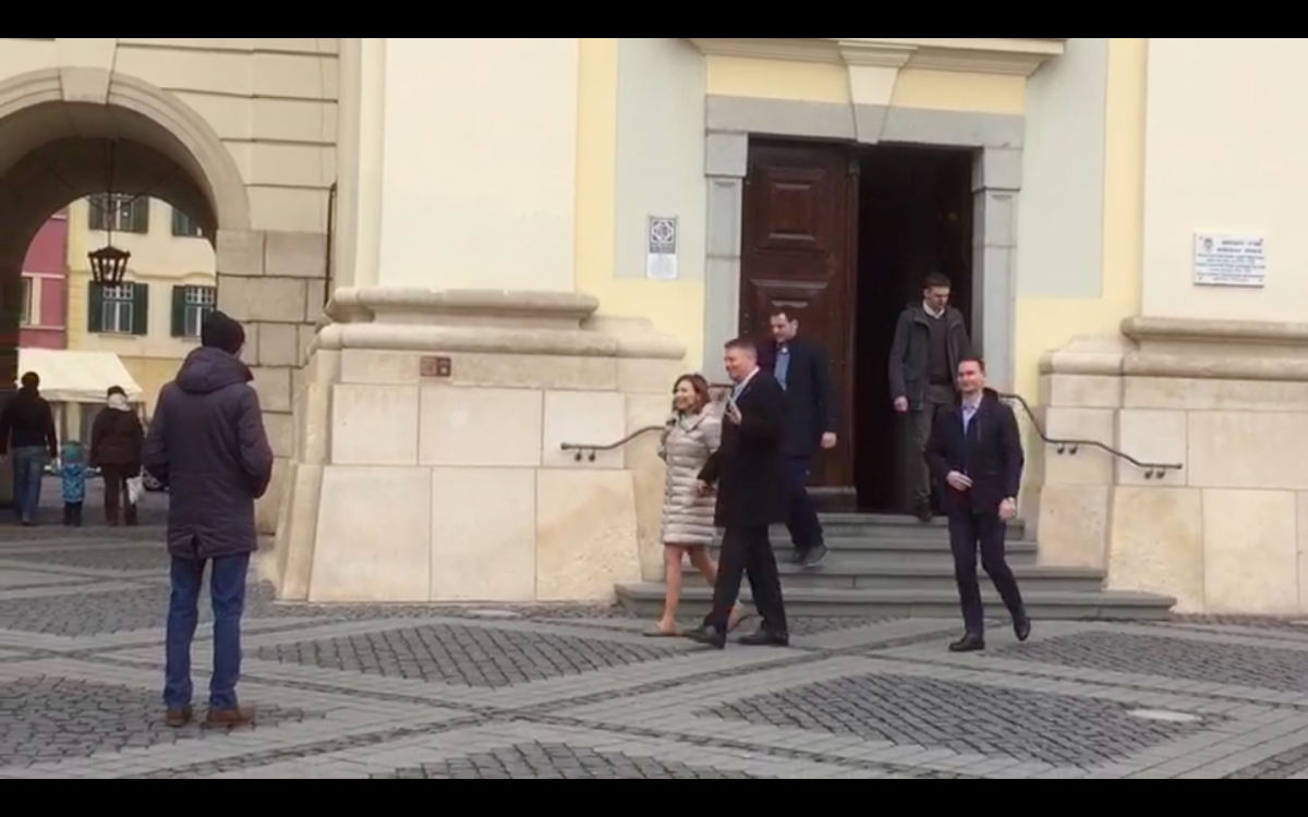 Președintele Klaus Iohannis își petrece duminica la Sibiu VIDEO