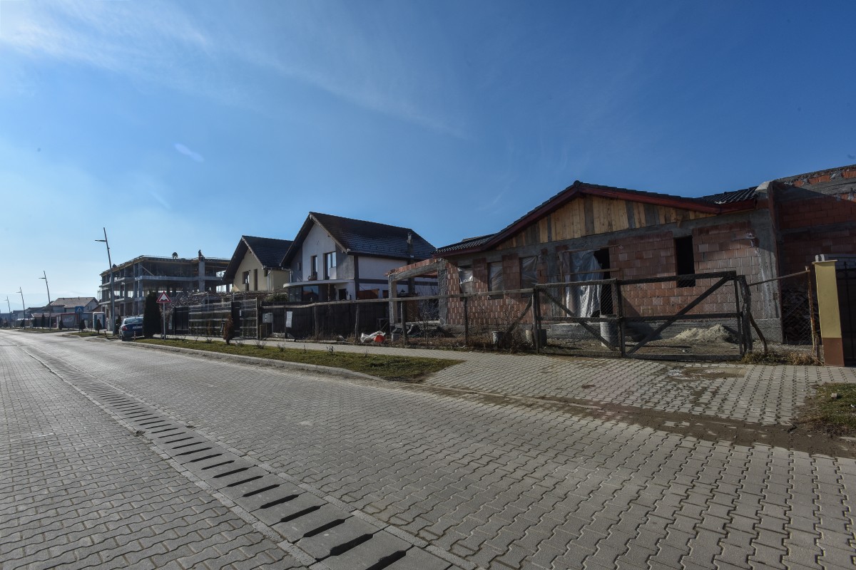 Un miros insuportabil afectează locuitorii din Șelimbăr. Autoritățile s-au întrunit de urgență