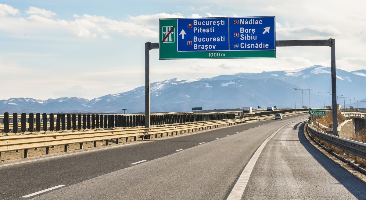 Autostrada Sibiu – Pitești întârzie iarăși vreun an. Din cauza lipsei a peste 200 de foraje
