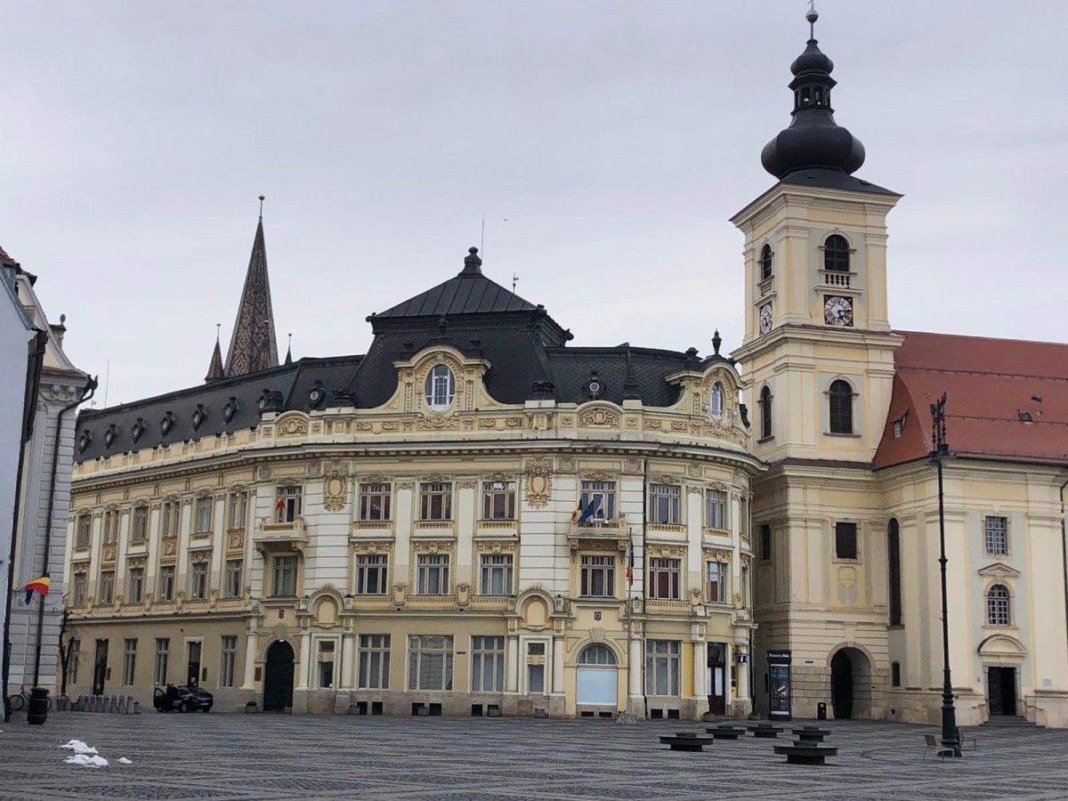 Primăria Sibiu: ”Incidentul legat de hărțuirea asistentei ATI nu a avut loc în municipiul Sibiu, ci în comuna Loamneș”