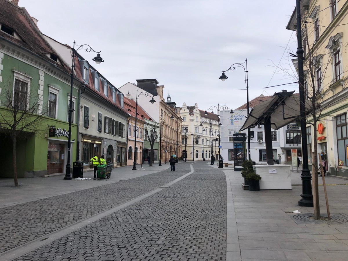 Vârstnicii vor putea ieși din casă, pentru nevoi medicale. Magazinele vor facilita accesul lor între orele 11 și 13