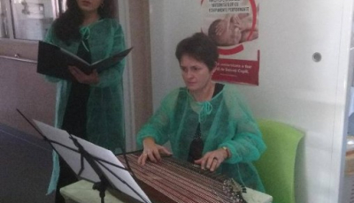 FOTO Minirecital de cântece de leagăn, pentru prematurii Maternității Sibiu
