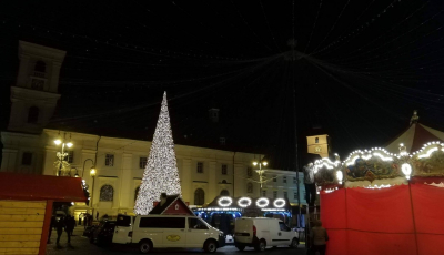 Se fac probe de lumini în Piața Mare FOTO