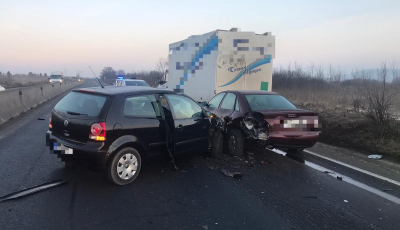 Accident în lanț la Veștem. Patru mașini avariate și trei răniți