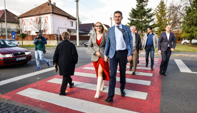 FOTO Dan Barna și părinții care și-au votat fiul pentru Președinția României. ”Lazăr vs. Brukenthal? De tineret depinde”