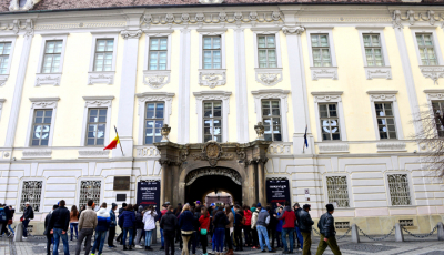Sibiul are 12 busturi noi: personalități importante pentru evoluția istorică a Muzeului Brukenthal, dar și a Transilvaniei
