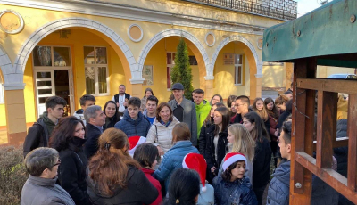 Prima doamnă, Carmen Iohannis, a vizitat centrul „Prichindelul” alături de elevii de la Lazăr