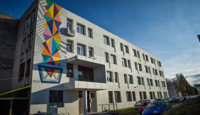 Palatul Copiilor Sibiu are biblioteca proprie. Cărțile au fost ale unui renumit medic sibian