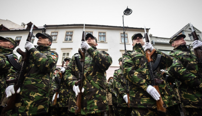 Campanie de recrutare. Școlarizare, cazare, hrană şi asistenţă medicală gratuite pentru cei care vor o carieră militară