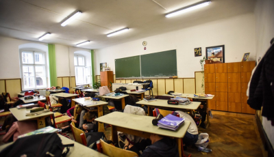 Un elev și-a mușcat profesorul. Raport al Inspectoratului școlar: la oraș, violența în școli este peste cea din mediul rural