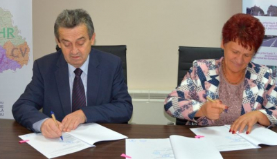 Primarul din Brateiu și doi angajați ai primăriei, trimiși în judecată de DNA