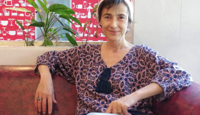 Povestea artistei-europarlamentar din Austria, cu rădăcini transilvănene: „Piața Mică este locul meu preferat din Sibiu”