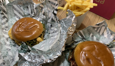 Știe Sasu și cu burgerii